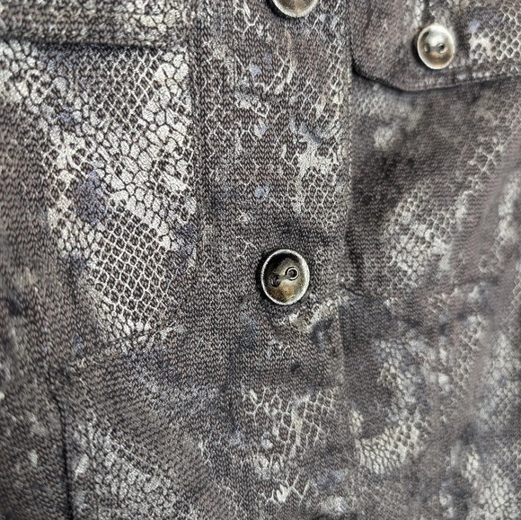 Chico's Grey & Silver Button Down Denim  Style Snake Skin Print Woman Size 1 M - Picture 6 of 9